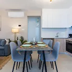Jas Living - Chic Apts & Balconies In * ラルナカ