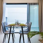 Apartament Jas Living - Chic Apts & Balconies In *