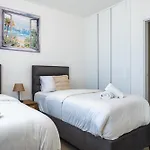 Jas Living - Chic Apts & Balconies In Lejlighed Larnaca