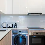 Jas Living - Chic Apts & Balconies In Lejlighed *