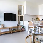 Jas Living - Chic Apts & Balconies In Lejlighed *