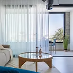 Jas Living - Chic Apts & Balconies In Apartament Larnaca