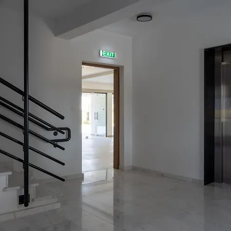 Апартаменты Jas Living - Chic Apts & Balconies In Ларнака