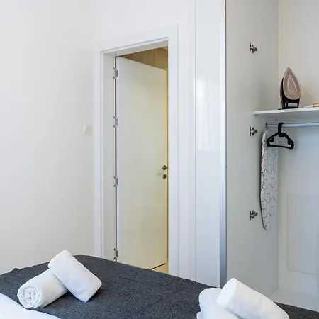 Jas Living - Chic Apts & Balconies In Ларнака
