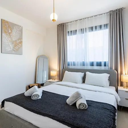 Jas Living - Chic Apts & Balconies In * Larnaca