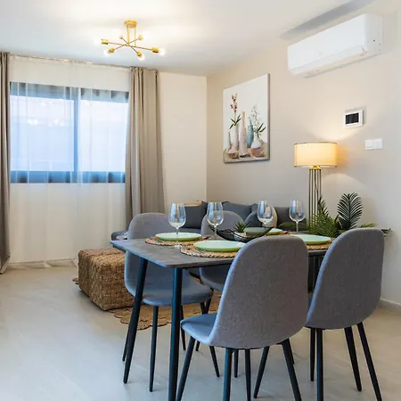 Jas Living - Chic Apts & Balconies In Ларнака