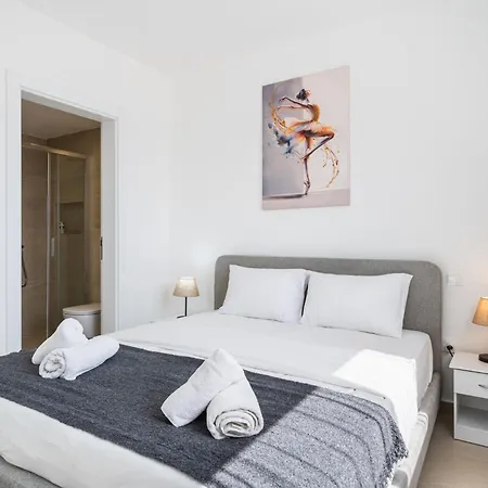 Апартаменты Jas Living - Chic Apts & Balconies In