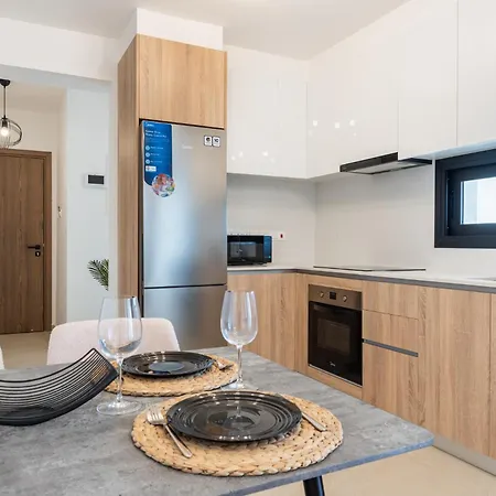 Jas Living - Chic Apts & Balconies In Апартаменты Ларнака