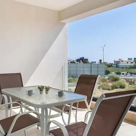 Jas Living - Chic Apts & Balconies In Ларнака