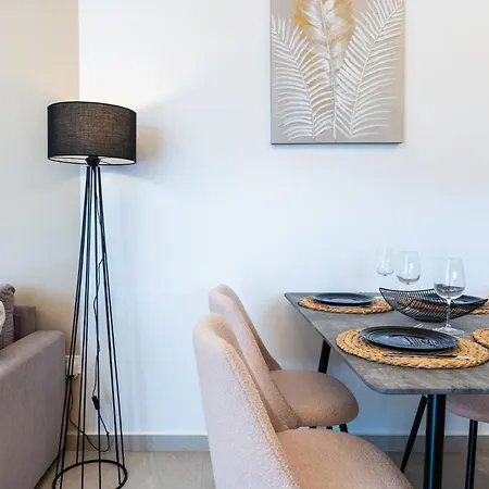 Jas Living - Chic Apts & Balconies In Ларнака