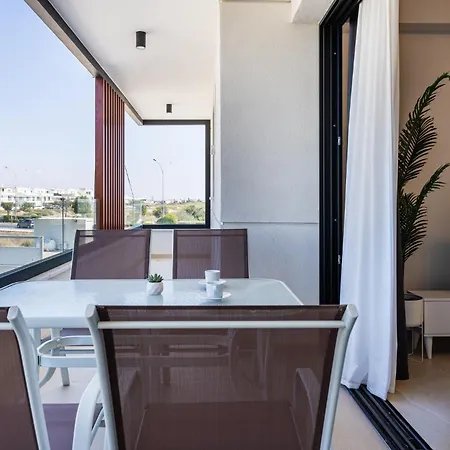 Апартаменты Jas Living - Chic Apts & Balconies In Ларнака