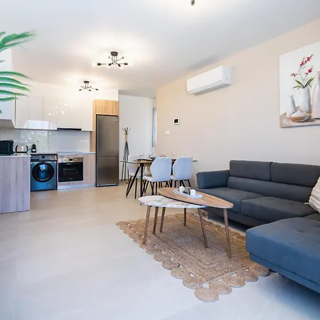 Апартаменты Jas Living - Chic Apts & Balconies In Ларнака