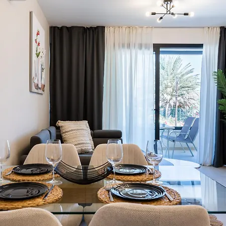 Jas Living - Chic Apts & Balconies In Апартаменты *