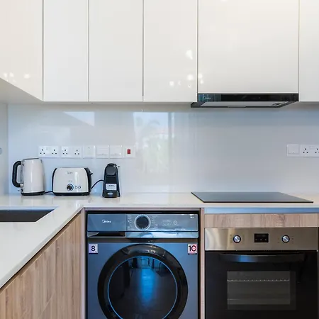 Jas Living - Chic Apts & Balconies In Appartamento *