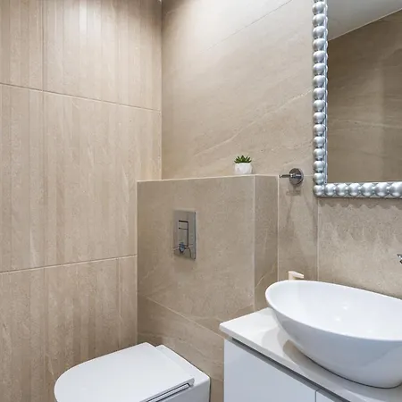 Jas Living - Chic Apts & Balconies In Апартаменты