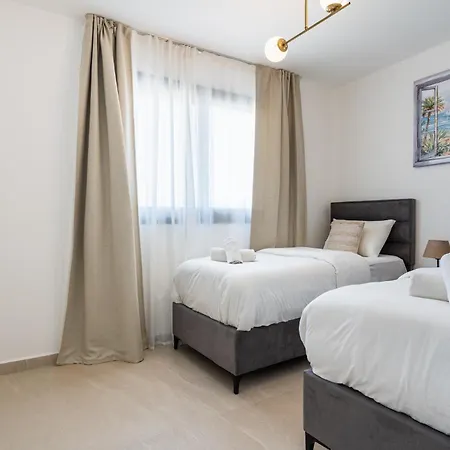 Jas Living - Chic Apts & Balconies In Апартаменты *