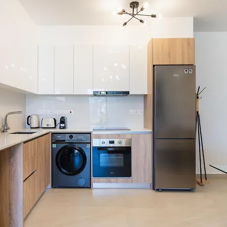 Jas Living - Chic Apts & Balconies In Апартаменты Ларнака