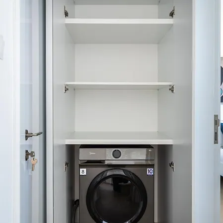 Апартаменты Jas Living - Chic Apts & Balconies In *