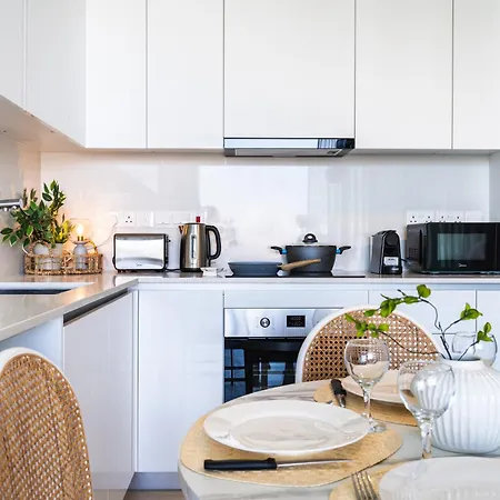 Апартаменты Jas Living - Chic Apts & Balconies In Ларнака