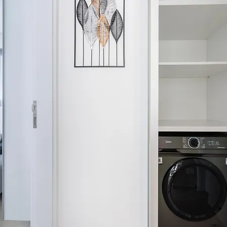 Апартаменты Jas Living - Chic Apts & Balconies In