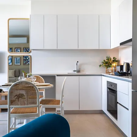 Jas Living - Chic Apts & Balconies In * Ларнака