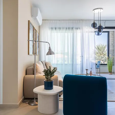 Jas Living - Chic Apts & Balconies In Апартаменты *