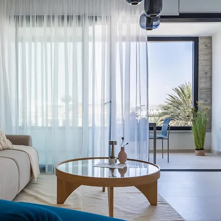 Jas Living - Chic Apts & Balconies In Апартаменты Ларнака