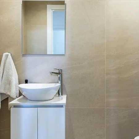 Апартаменты Jas Living - Chic Apts & Balconies In *