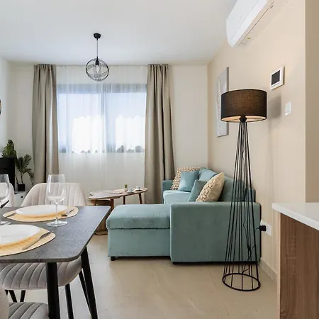 Jas Living - Chic Apts & Balconies In Апартаменты *