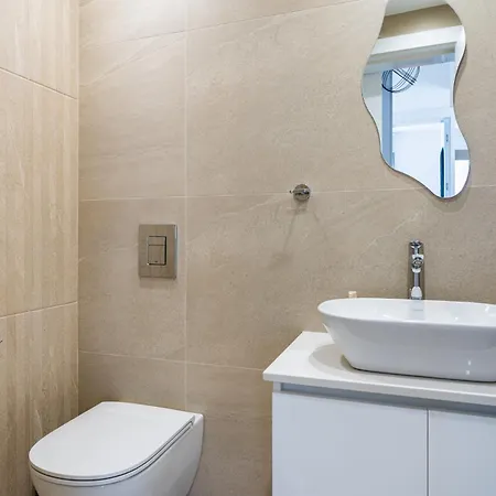 Jas Living - Chic Apts & Balconies In Larnaca