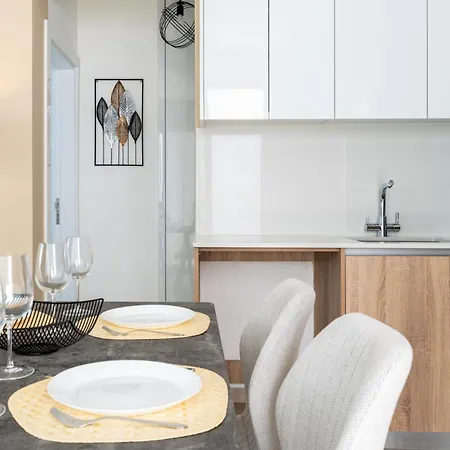 Jas Living - Chic Apts & Balconies In Апартаменты *