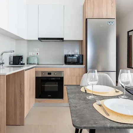 Jas Living - Chic Apts & Balconies In Ларнака