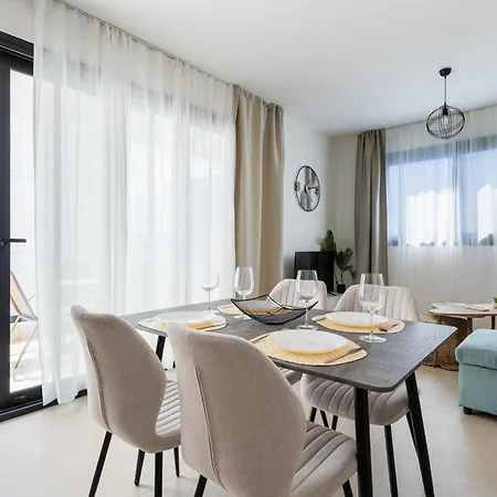 Jas Living - Chic Apts & Balconies In Апартаменты