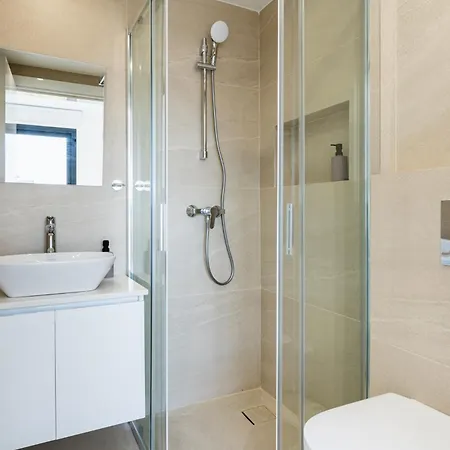 Jas Living - Chic Apts & Balconies In Appartamento Larnaca