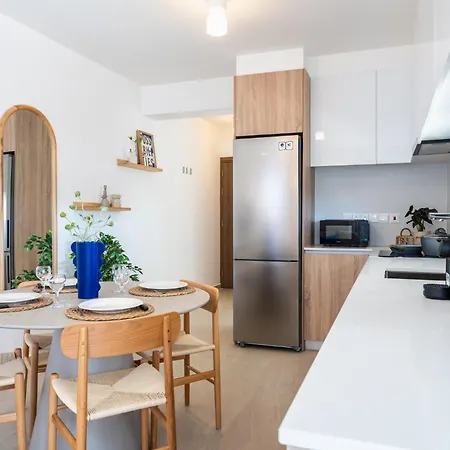 Апартаменты Jas Living - Chic Apts & Balconies In