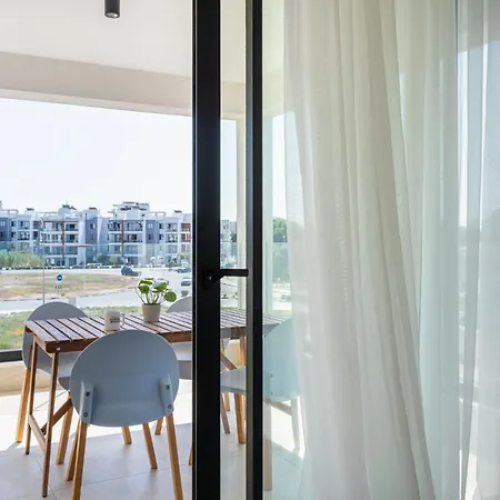 Jas Living - Chic Apts & Balconies In Апартаменты *