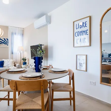 Jas Living - Chic Apts & Balconies In Ларнака