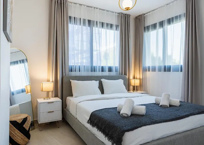 Jas Living - Chic Apts & Balconies In * Larnaca