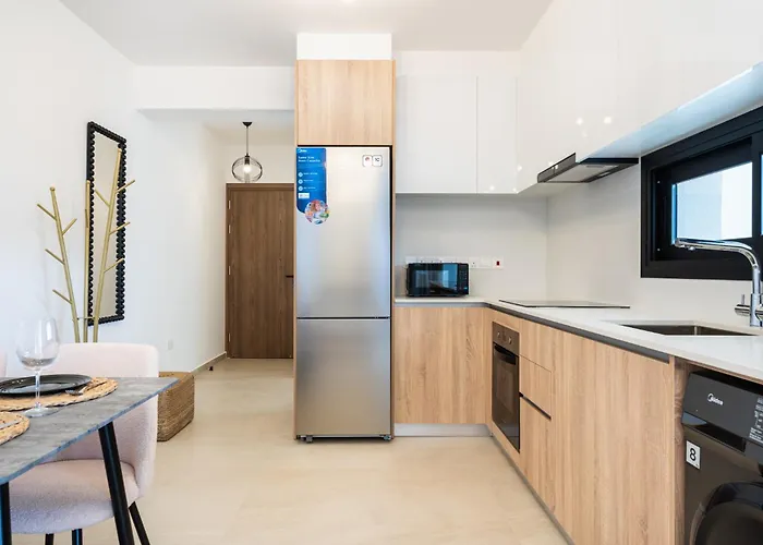 Jas Living - Chic Apts & Balconies In * Larnaca