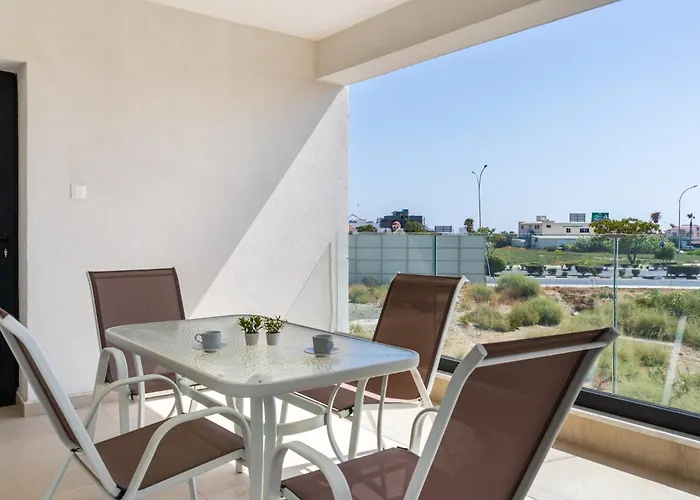 Jas Living - Chic Apts & Balconies In Larnaka