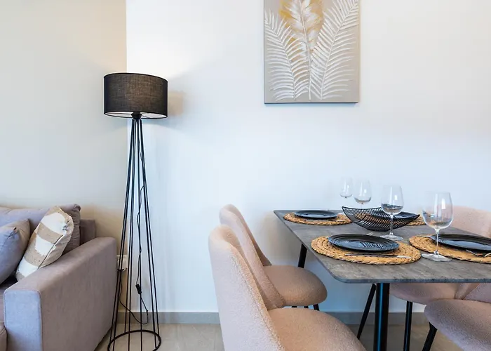 Jas Living - Chic Apts & Balconies In Larnaka