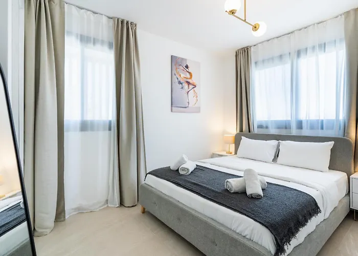 Jas Living - Chic Apts & Balconies In Appartement