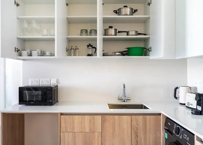 Jas Living - Chic Apts & Balconies In Larnaca