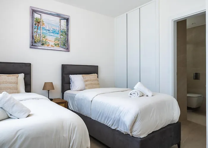 Jas Living - Chic Apts & Balconies In Apartment Larnaka