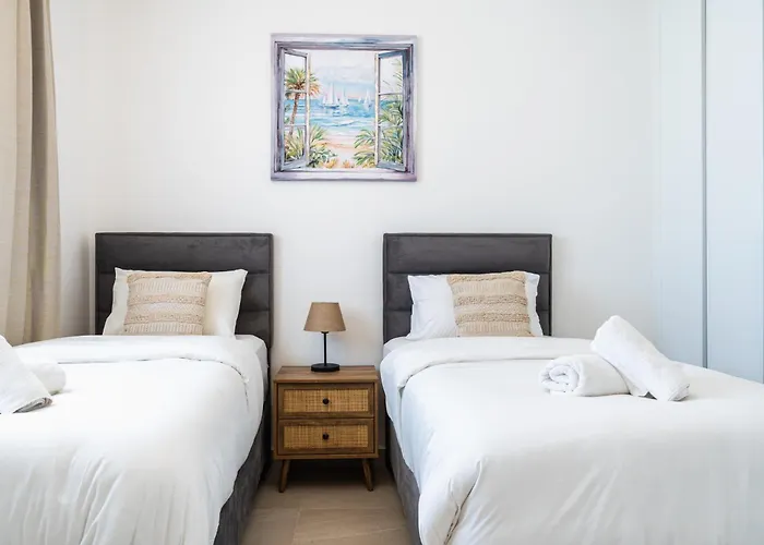 Apartment Jas Living - Chic Apts & Balconies In *