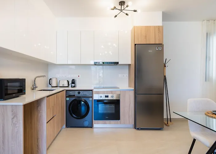 Jas Living - Chic Apts & Balconies In Appartement Larnaca