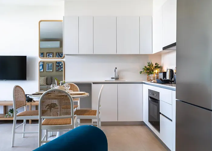 Jas Living - Chic Apts & Balconies In * Larnaca