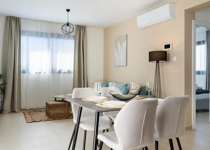 Jas Living - Chic Apts & Balconies In Larnaca