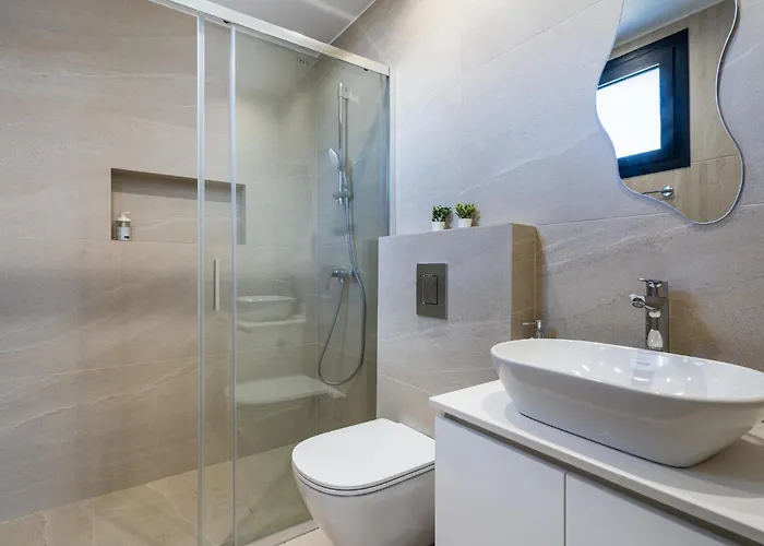 Jas Living - Chic Apts & Balconies In Appartement Larnaca