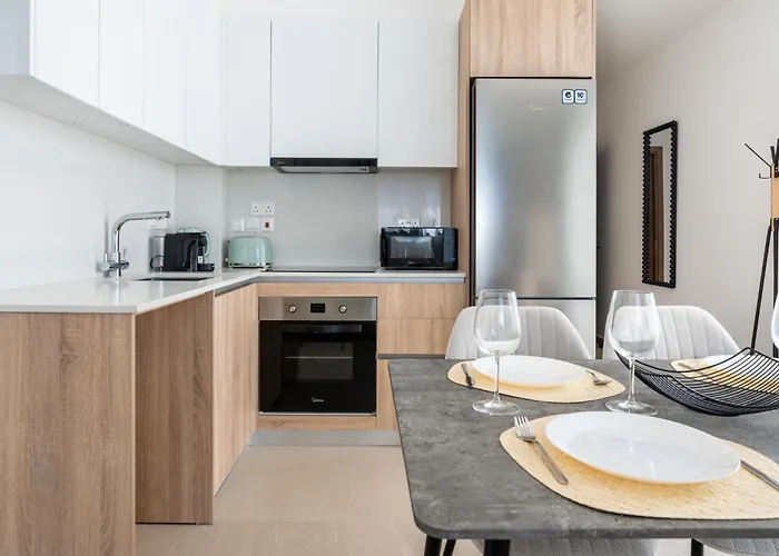 Jas Living - Chic Apts & Balconies In Larnaca